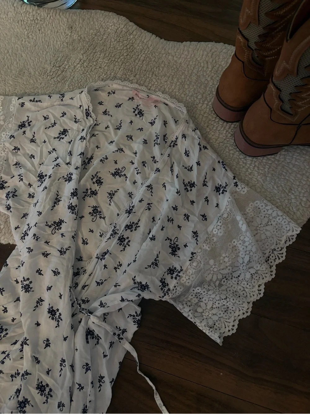 🤍LA VIE EN ROSE FLORAL WRAP ROBE - Picture 4 of 4